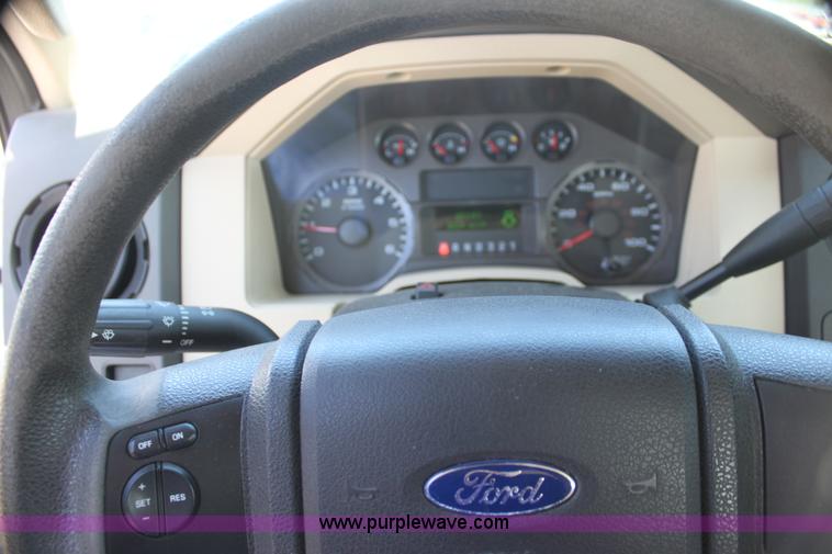 image for item I7325 2010 Ford F250 Super Duty Crew Cab pickup truck