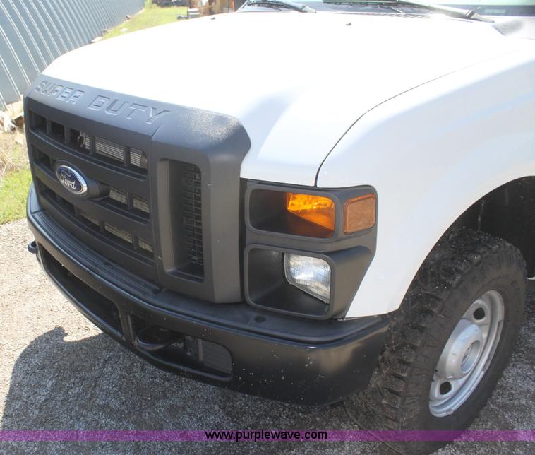 image for item I7325 2010 Ford F250 Super Duty Crew Cab pickup truck