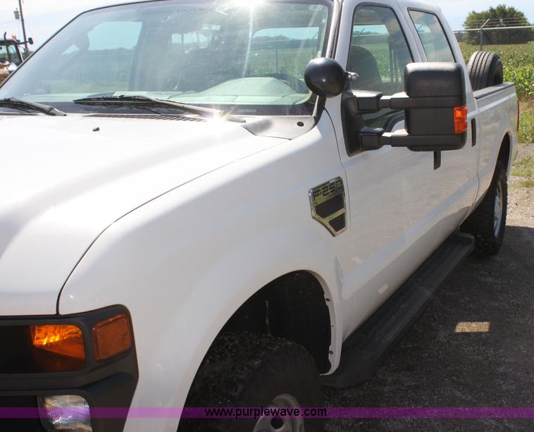 image for item I7325 2010 Ford F250 Super Duty Crew Cab pickup truck