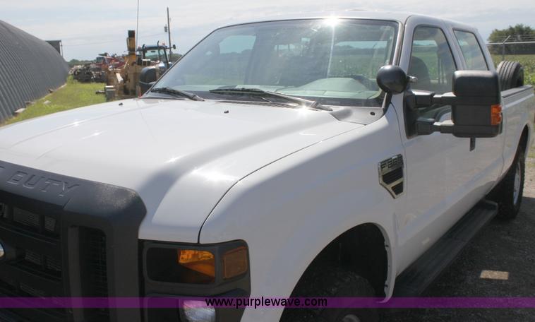 image for item I7325 2010 Ford F250 Super Duty Crew Cab pickup truck