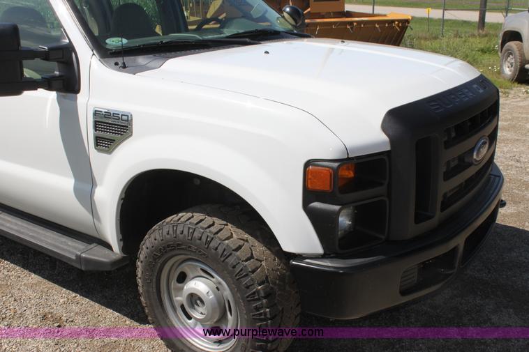 image for item I7325 2010 Ford F250 Super Duty Crew Cab pickup truck