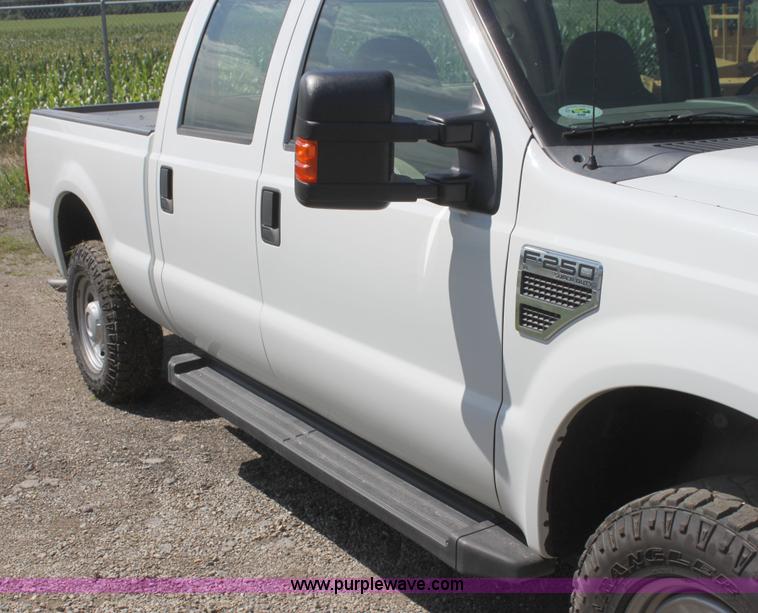 image for item I7325 2010 Ford F250 Super Duty Crew Cab pickup truck