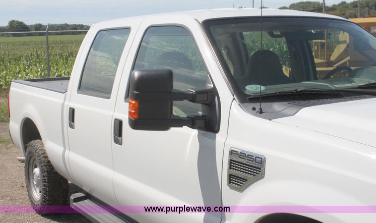image for item I7325 2010 Ford F250 Super Duty Crew Cab pickup truck
