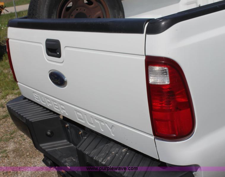 image for item I7325 2010 Ford F250 Super Duty Crew Cab pickup truck