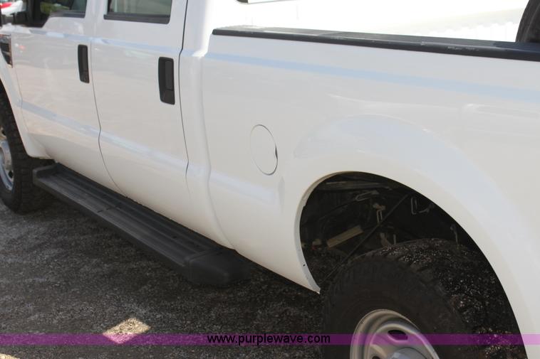 image for item I7325 2010 Ford F250 Super Duty Crew Cab pickup truck