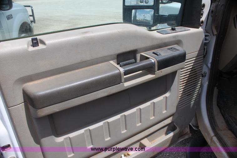 image for item I7424 2008 Ford F350 Super Duty XL SuperCab flatbed truck