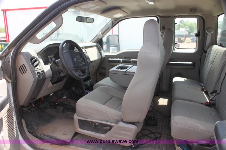 image for item I7424 2008 Ford F350 Super Duty XL SuperCab flatbed truck