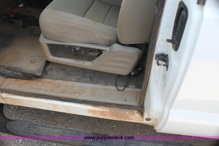 image for item I7424 2008 Ford F350 Super Duty XL SuperCab flatbed truck