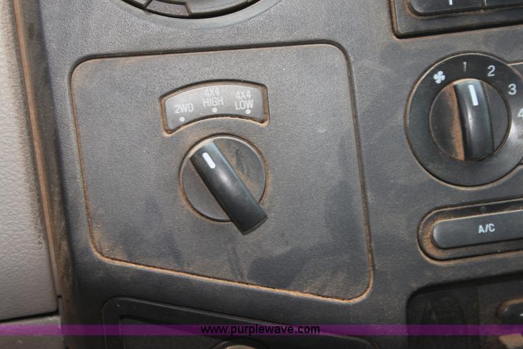 image for item I7424 2008 Ford F350 Super Duty XL SuperCab flatbed truck