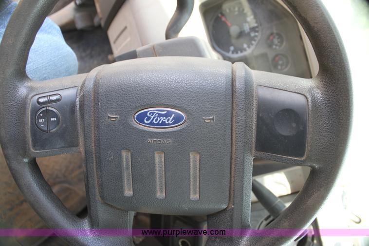 image for item I7424 2008 Ford F350 Super Duty XL SuperCab flatbed truck