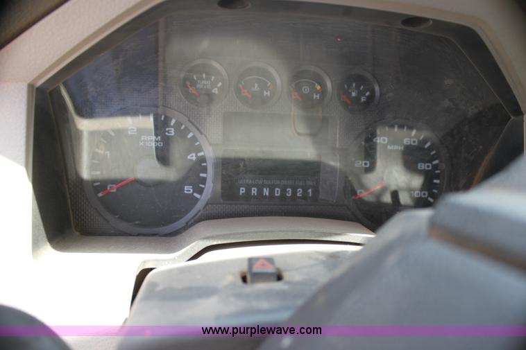 image for item I7424 2008 Ford F350 Super Duty XL SuperCab flatbed truck