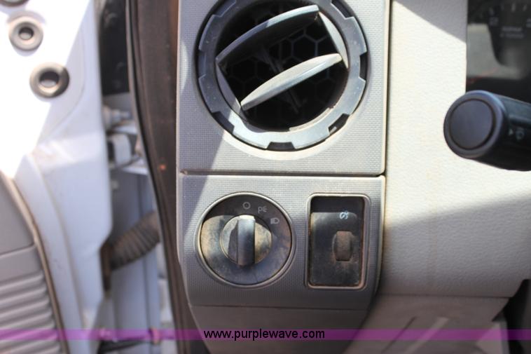 image for item I7424 2008 Ford F350 Super Duty XL SuperCab flatbed truck