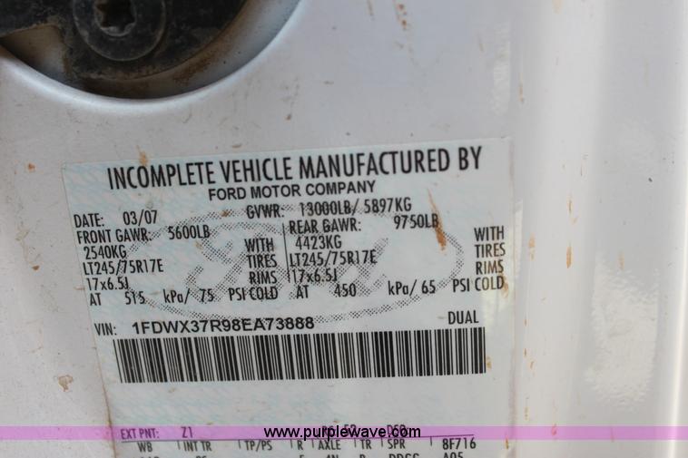 image for item I7424 2008 Ford F350 Super Duty XL SuperCab flatbed truck