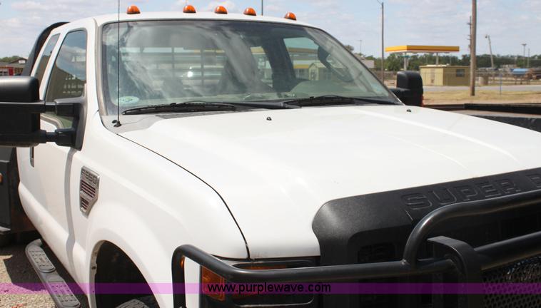 image for item I7424 2008 Ford F350 Super Duty XL SuperCab flatbed truck