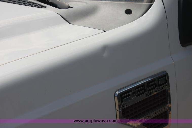 image for item I7424 2008 Ford F350 Super Duty XL SuperCab flatbed truck