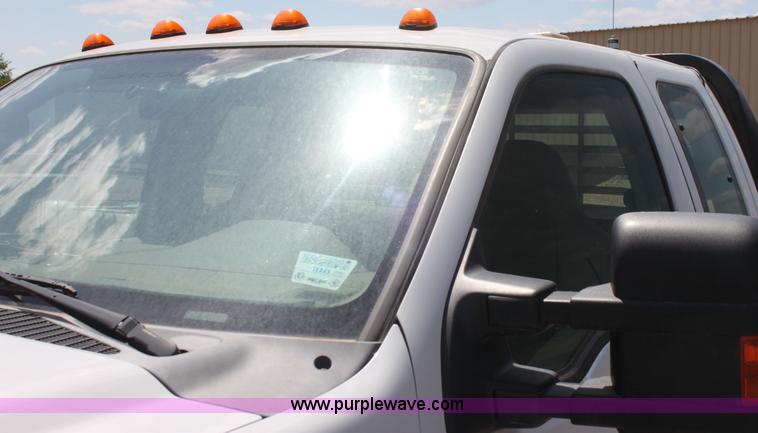 image for item I7424 2008 Ford F350 Super Duty XL SuperCab flatbed truck