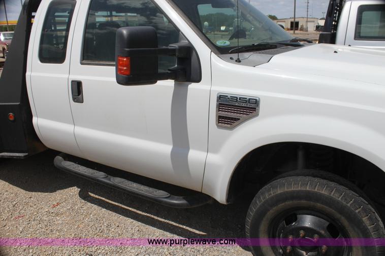 image for item I7424 2008 Ford F350 Super Duty XL SuperCab flatbed truck