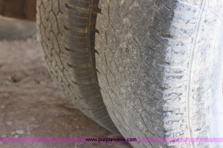 image for item I7424 2008 Ford F350 Super Duty XL SuperCab flatbed truck