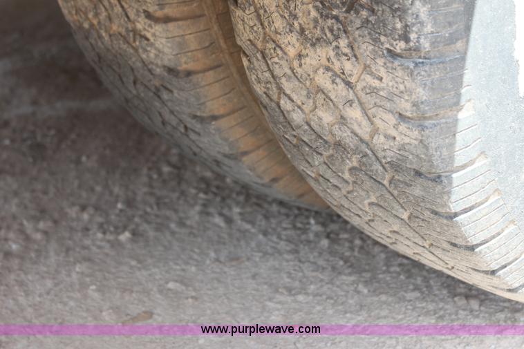 image for item I7424 2008 Ford F350 Super Duty XL SuperCab flatbed truck