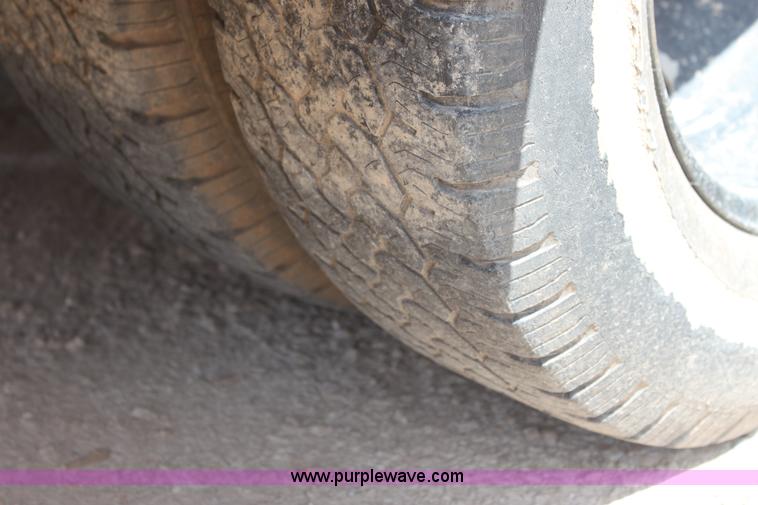 image for item I7424 2008 Ford F350 Super Duty XL SuperCab flatbed truck