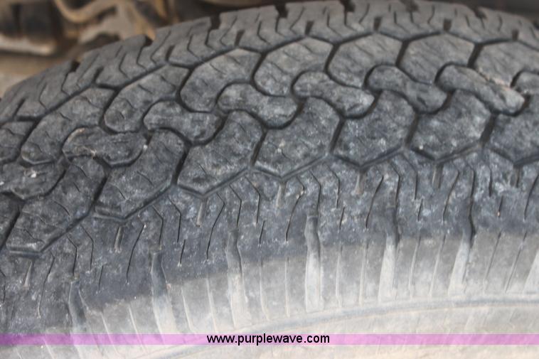 image for item I7424 2008 Ford F350 Super Duty XL SuperCab flatbed truck