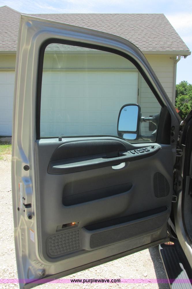 image for item I9543 2002 Ford Excursion XLT SUV