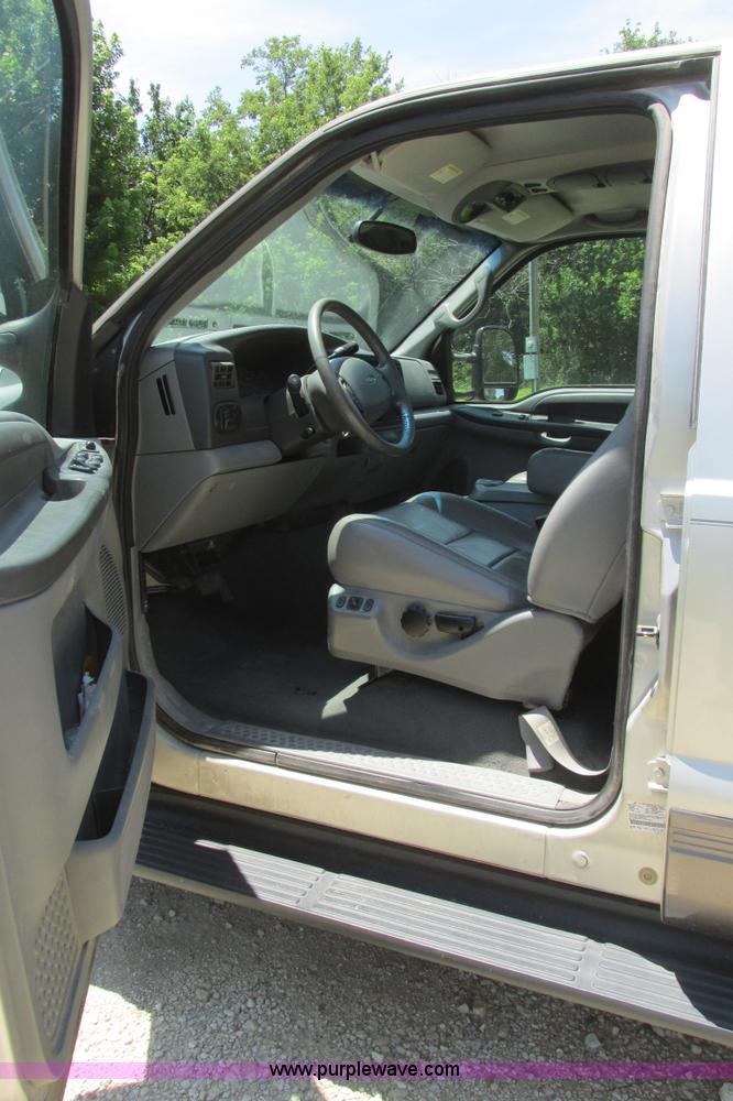 image for item I9543 2002 Ford Excursion XLT SUV