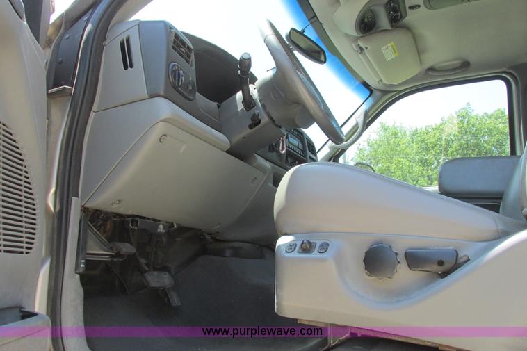 image for item I9543 2002 Ford Excursion XLT SUV
