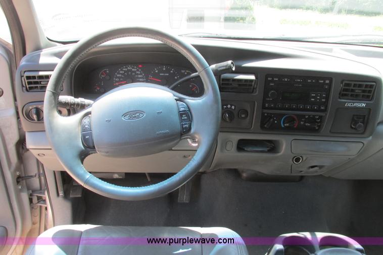 image for item I9543 2002 Ford Excursion XLT SUV
