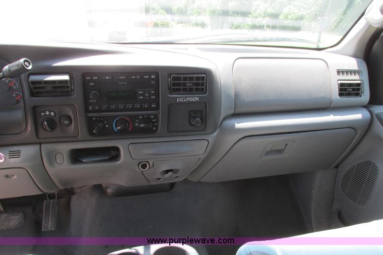 image for item I9543 2002 Ford Excursion XLT SUV