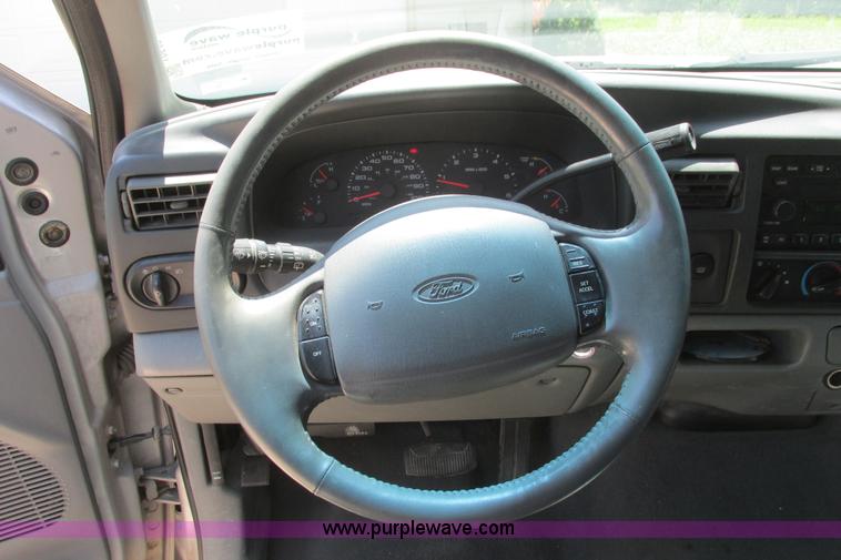 image for item I9543 2002 Ford Excursion XLT SUV