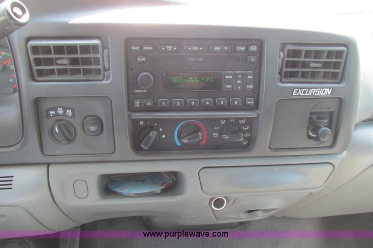image for item I9543 2002 Ford Excursion XLT SUV