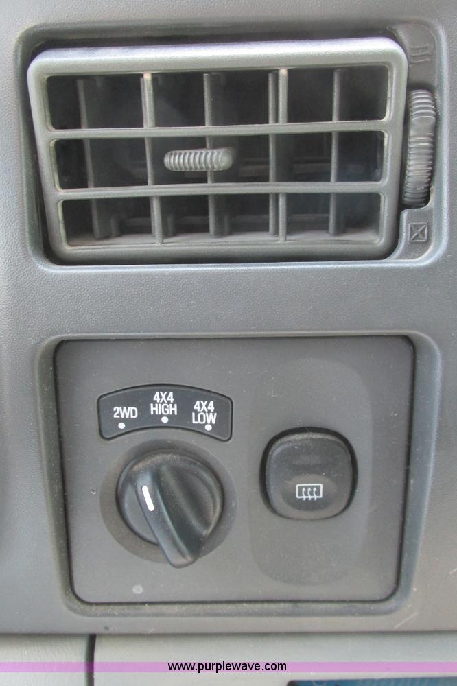 image for item I9543 2002 Ford Excursion XLT SUV