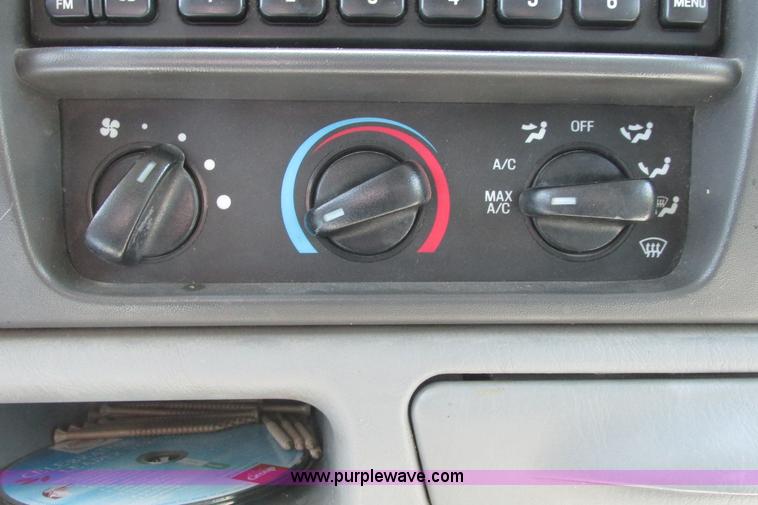 image for item I9543 2002 Ford Excursion XLT SUV