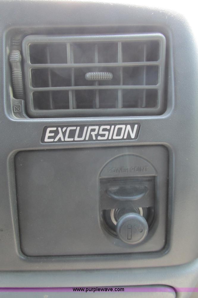 image for item I9543 2002 Ford Excursion XLT SUV