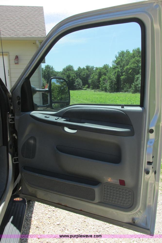 image for item I9543 2002 Ford Excursion XLT SUV