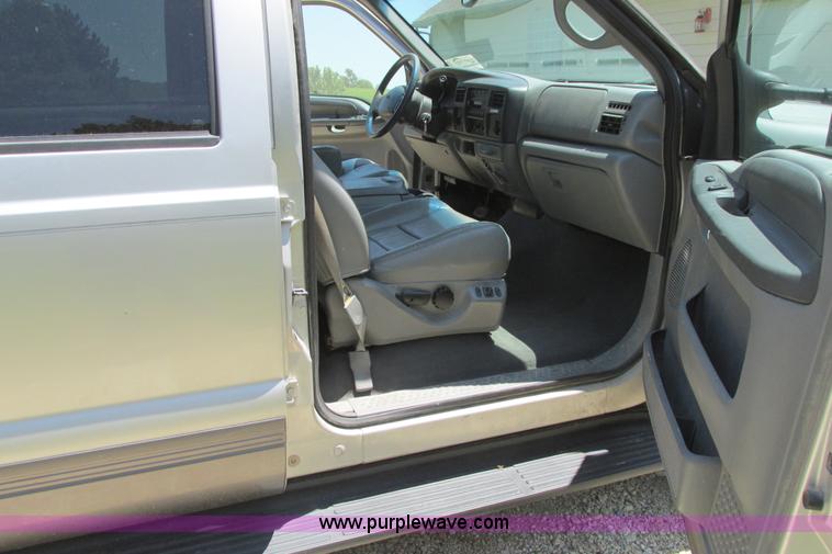 image for item I9543 2002 Ford Excursion XLT SUV