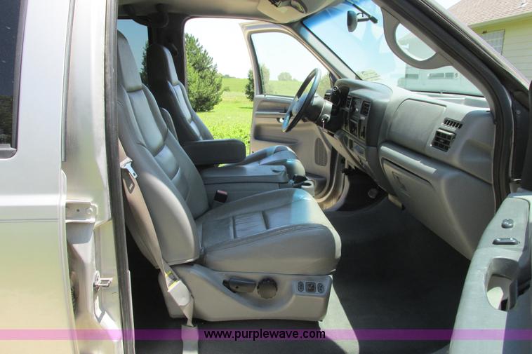 image for item I9543 2002 Ford Excursion XLT SUV