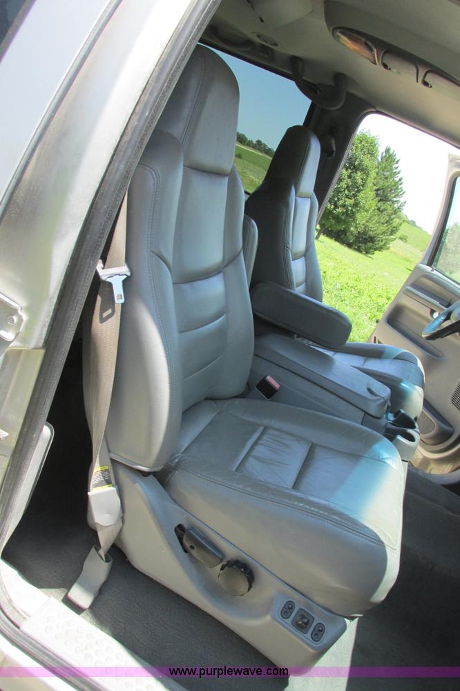 image for item I9543 2002 Ford Excursion XLT SUV