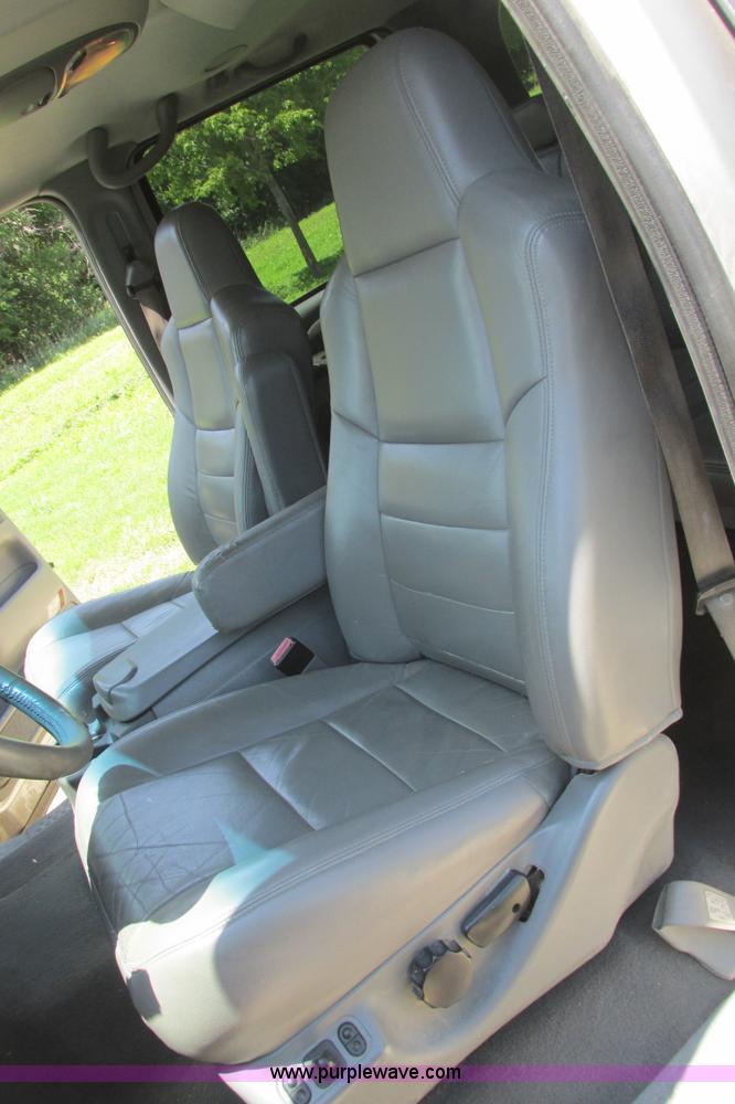 image for item I9543 2002 Ford Excursion XLT SUV