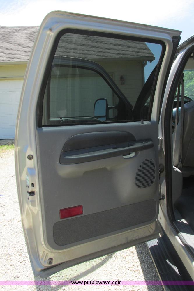 image for item I9543 2002 Ford Excursion XLT SUV