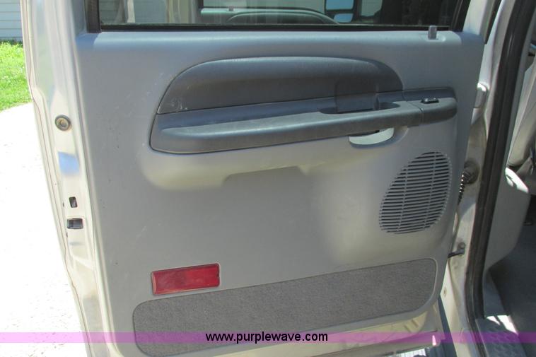 image for item I9543 2002 Ford Excursion XLT SUV