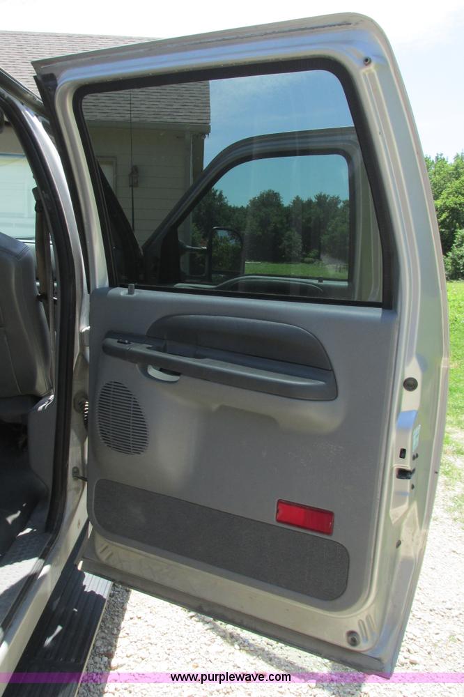 image for item I9543 2002 Ford Excursion XLT SUV