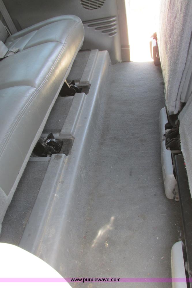 image for item I9543 2002 Ford Excursion XLT SUV