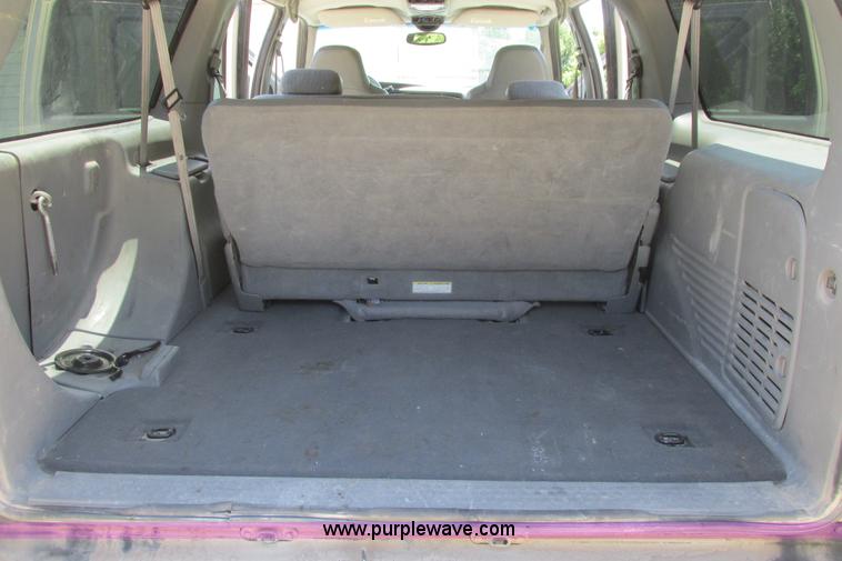 image for item I9543 2002 Ford Excursion XLT SUV
