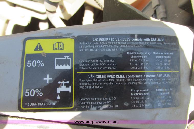 image for item I9543 2002 Ford Excursion XLT SUV