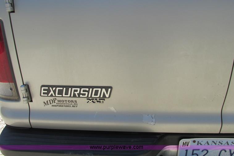 image for item I9543 2002 Ford Excursion XLT SUV