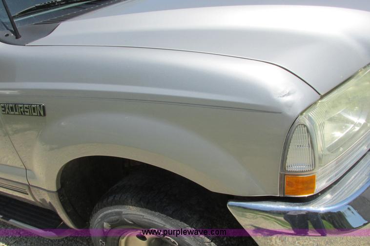 image for item I9543 2002 Ford Excursion XLT SUV