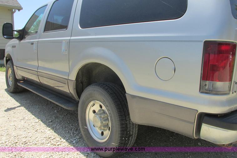 image for item I9543 2002 Ford Excursion XLT SUV