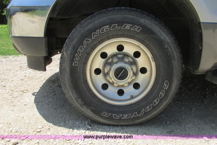 image for item I9543 2002 Ford Excursion XLT SUV